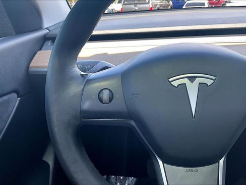 Used 2022 Tesla Model Y Long Range AWD/4WD image 23