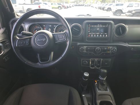 Used 2021 Jeep Gladiator Sport image 11