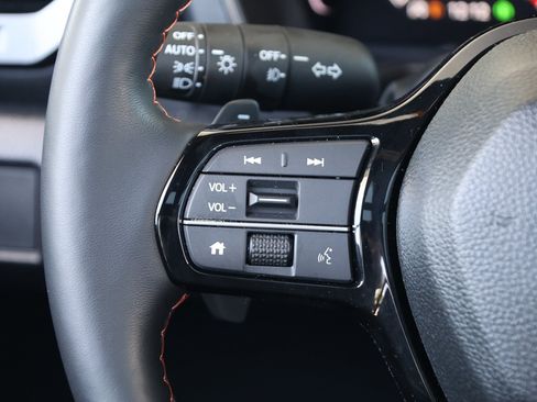 Used 2025 Honda Pilot TrailSport image 18