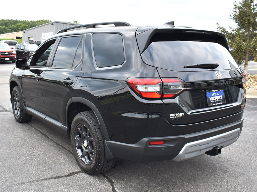 Used 2025 Honda Pilot TrailSport image 3
