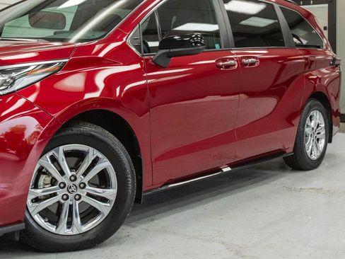 Used 2022 Toyota Sienna XSE w/ XSE Plus Package AWD/4WD image 13