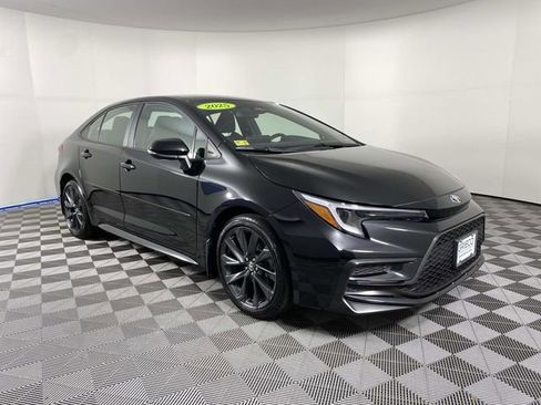 Used 2025 Toyota Corolla SE FWD image 1