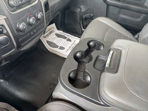 Used 2018 RAM 1500 Express RWD image 27