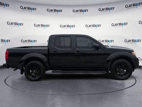 Used 2020 Nissan Frontier SV w/ Midnight Edition Floor Mats image 6