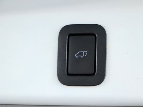 Used 2017 Toyota Highlander XLE FWD image 32