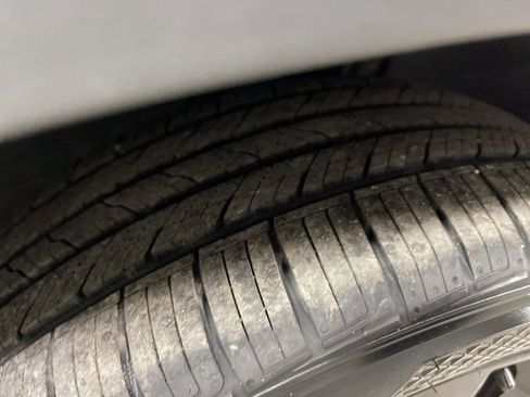 Used 2022 Volkswagen Taos SEL w/ Panoramic Sunroof Package image 36