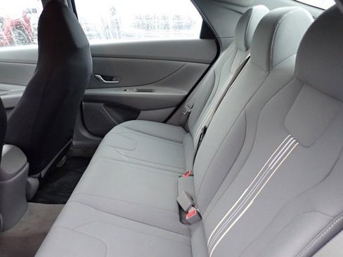 Used 2023 Hyundai Elantra SEL image 17