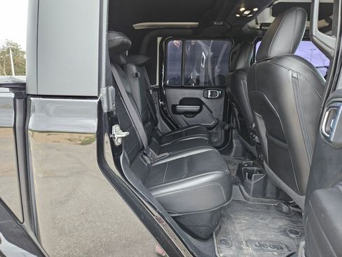 Used 2021 Jeep Gladiator Sport image 25