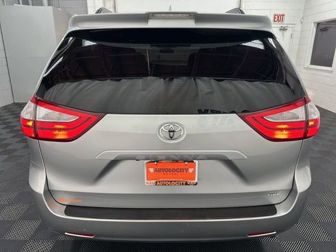 Used 2019 Toyota Sienna XLE image 8