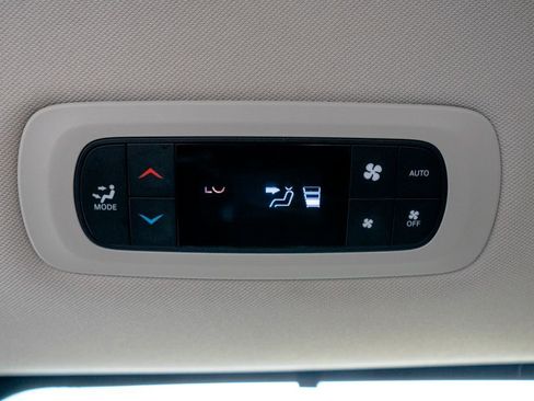 Used 2024 Chrysler Pacifica Touring-L FWD image 36