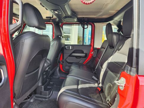 Used 2018 Jeep Wrangler Unlimited Sahara image 37