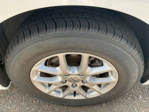 Used 2024 Chrysler Pacifica Touring-L FWD image 32