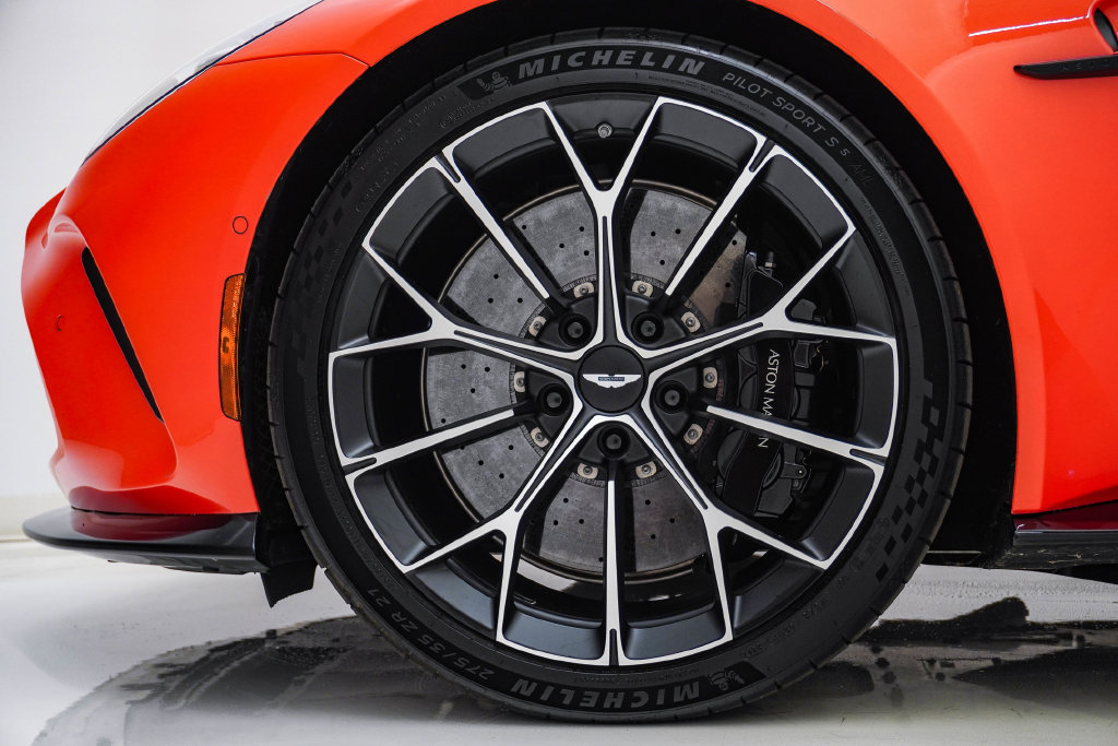 Used 2026 Aston Martin V8 Vantage Roadster RWD image 15