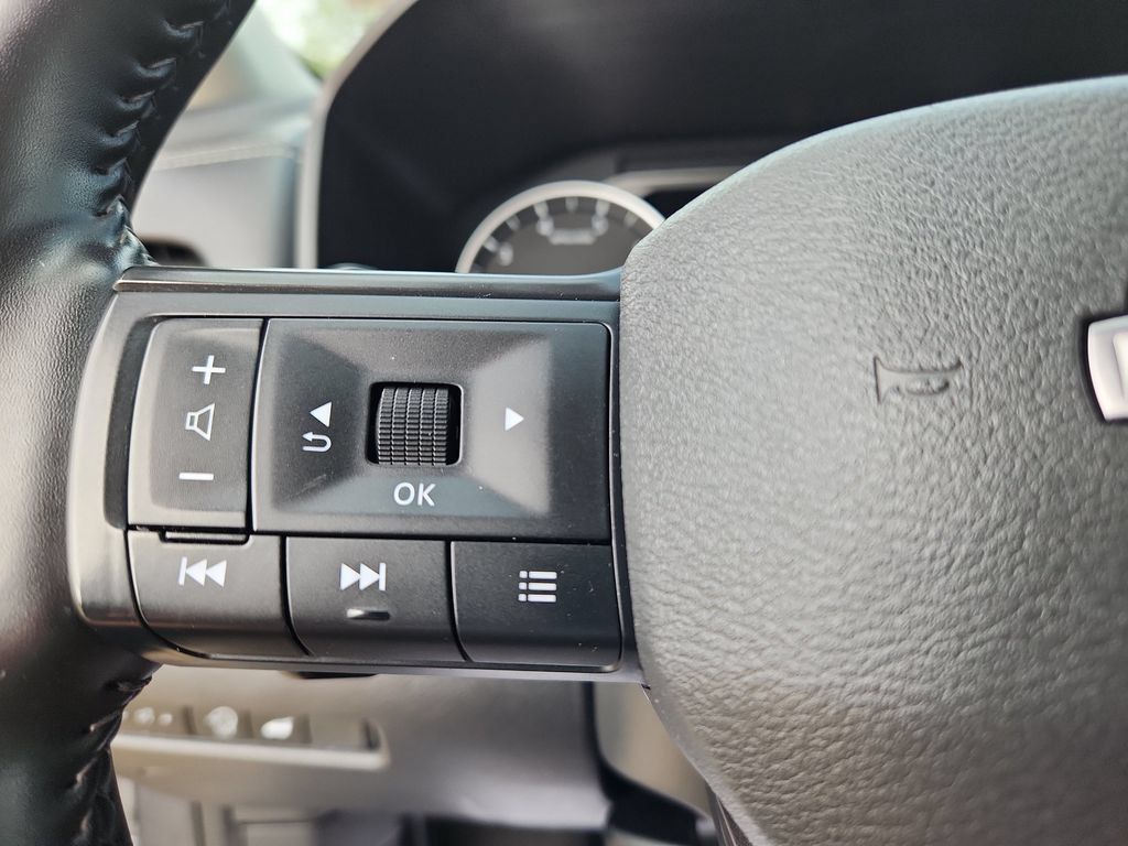 Used 2025 Nissan Rogue SV AWD/4WD image 18