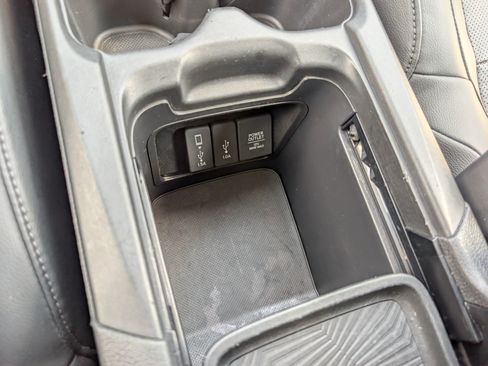 Used 2019 Honda CR-V Touring image 24