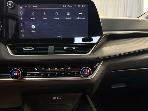 Used 2025 Chevrolet Equinox LT w/ Convenience Package II FWD image 11