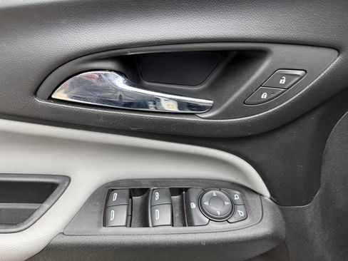 Used 2018 Chevrolet Equinox LT image 9