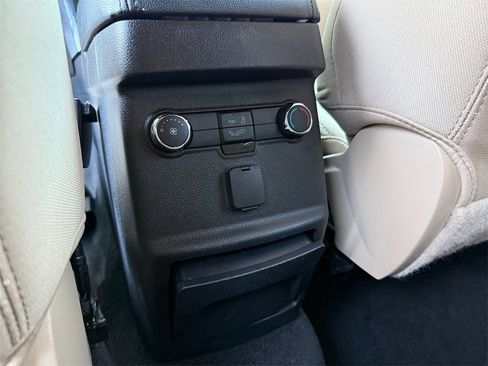Used 2017 Ford Explorer XLT image 27