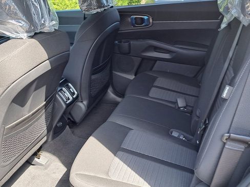 New 2025 Kia Sorento LX image 13