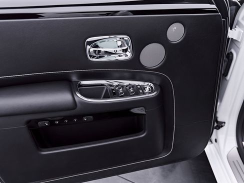Used 2018 Rolls-Royce Ghost RWD image 45