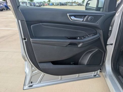 Used 2017 Ford Edge Titanium FWD image 22