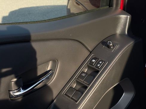 Certified 2024 Nissan Frontier SL image 13