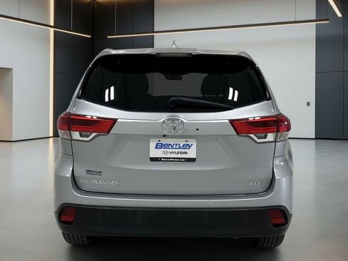 Used 2019 Toyota Highlander XLE image 6