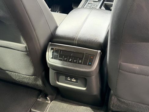 Used 2022 Nissan Pathfinder SV image 30