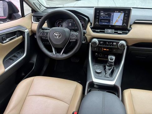 Used 2019 Toyota RAV4 Limited w/ Advanced Technology Package image 31