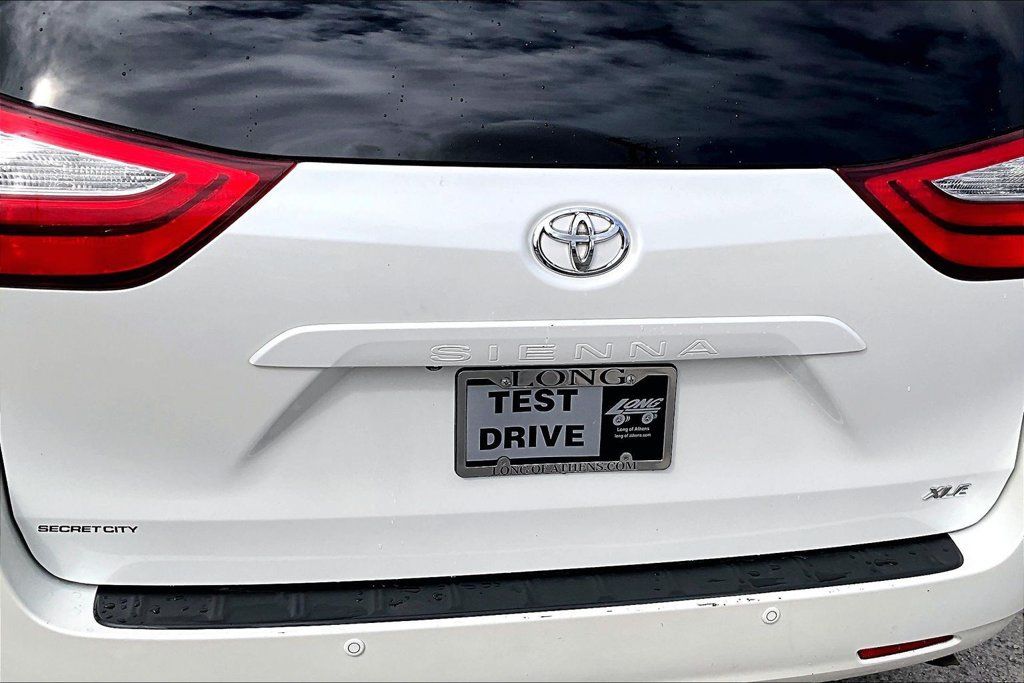 Used 2017 Toyota Sienna XLE Premium FWD image 8