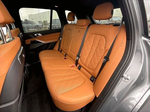 Used 2025 BMW X5 xDrive40i w/ M Sport Package image 29