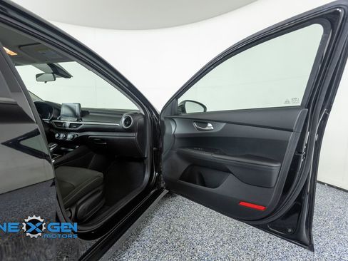 Used 2020 Kia Forte LXS FWD image 38