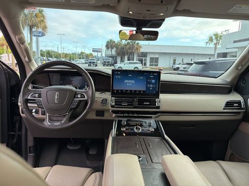 Used 2023 Lincoln Navigator L Reserve AWD/4WD image 12