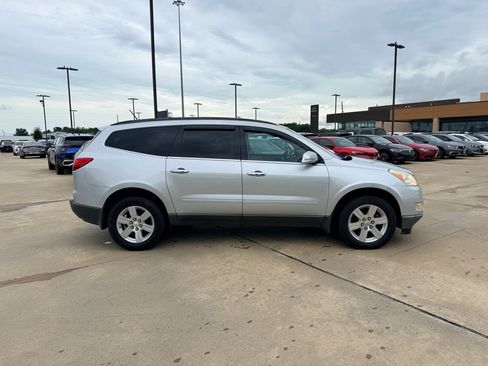 Used 2011 Chevrolet Traverse LT FWD image 5