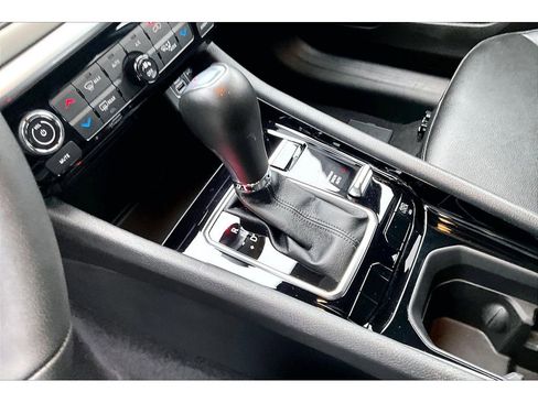 Used 2025 Jeep Compass Limited image 16