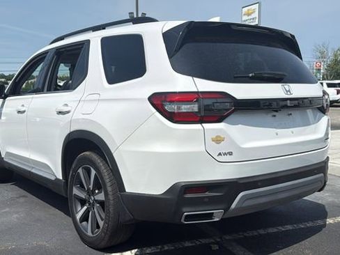 Used 2023 Honda Pilot Touring image 5