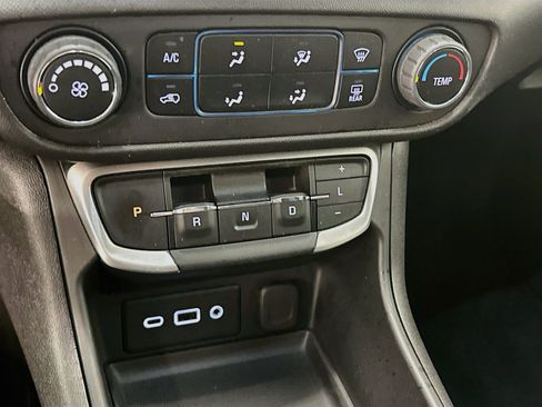 Used 2024 GMC Terrain SLE AWD/4WD image 25