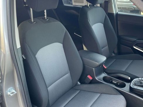 Used 2025 Kia Soul LX w/ LX Technology Package FWD image 31