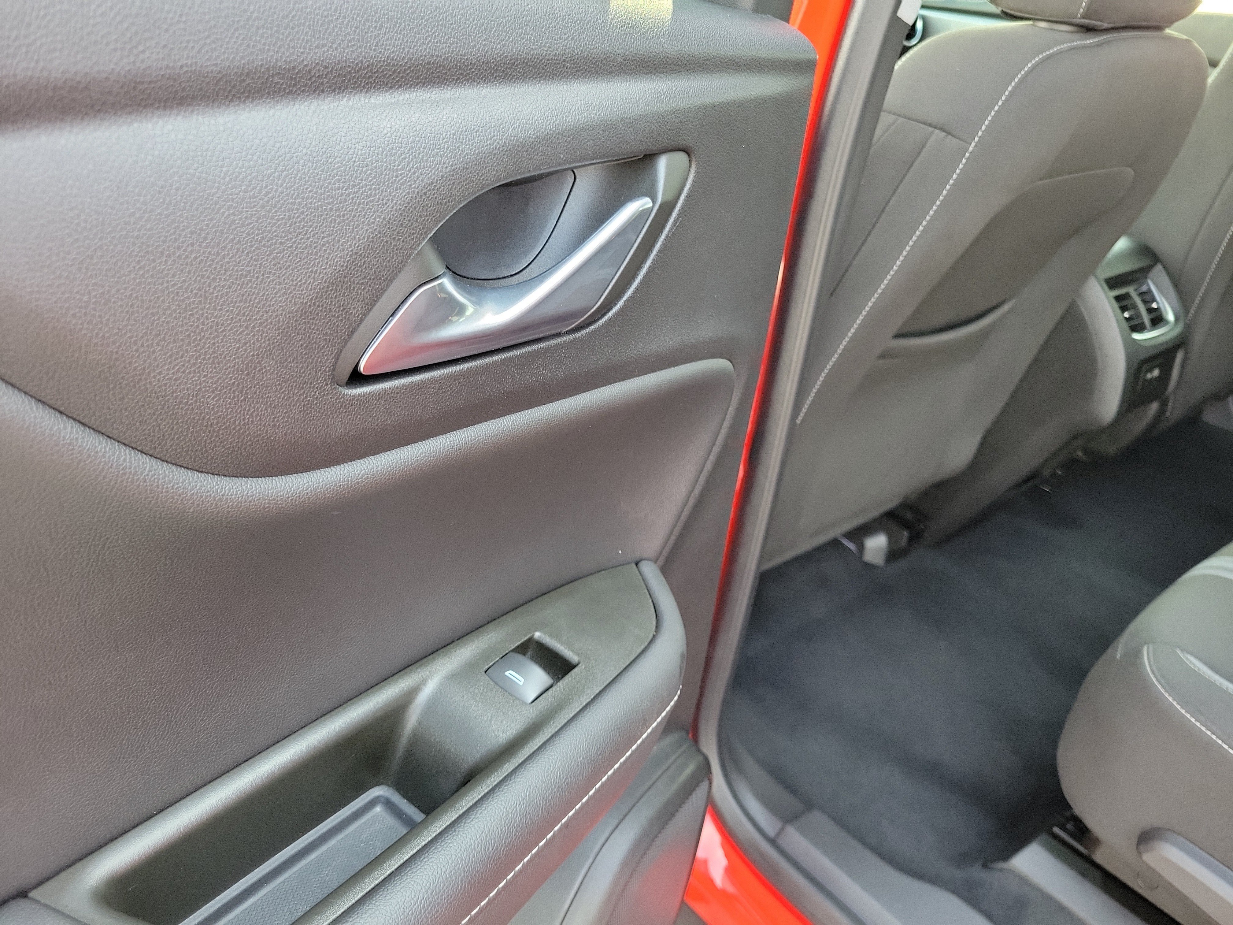 Used 2025 Chevrolet Blazer LT FWD image 13