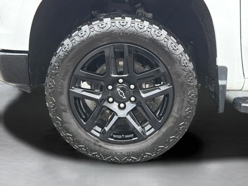 Used 2024 Chevrolet Silverado 1500 LT Trail Boss w/ Convenience Package II image 14
