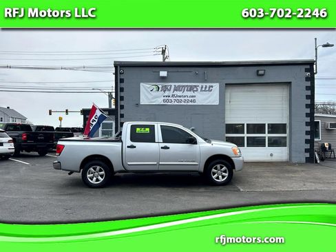 Used 2012 Nissan Titan SV image 1