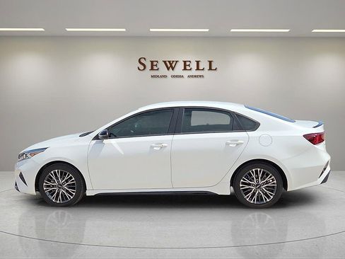 Used 2023 Kia Forte GT-Line w/ GT-Line Technology Package FWD image 2