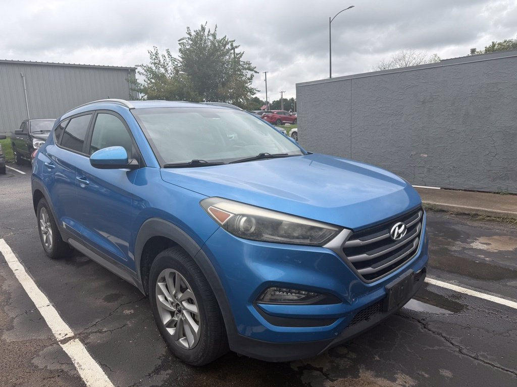 Used 2017 Hyundai Tucson SE w/ SE Popular Package 02 FWD image 2