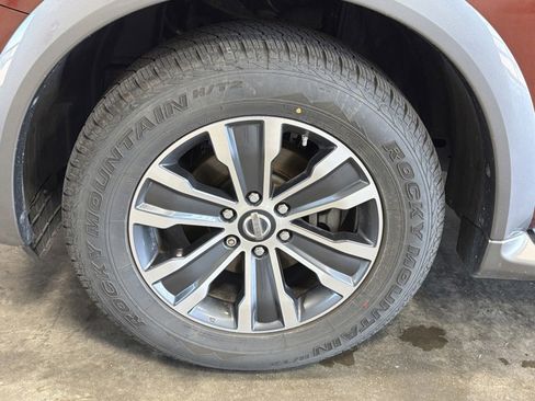 Used 2018 Nissan Armada SL AWD/4WD image 5