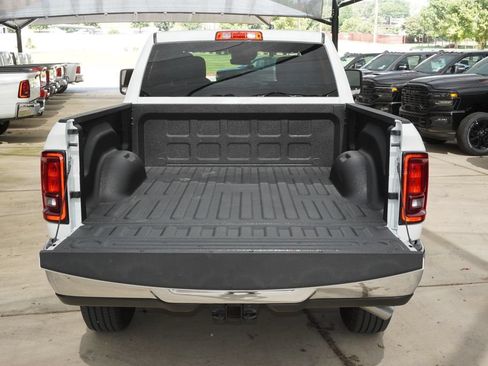 Used 2026 RAM 2500 Tradesman w/ Chrome Appearance Group AWD/4WD image 31