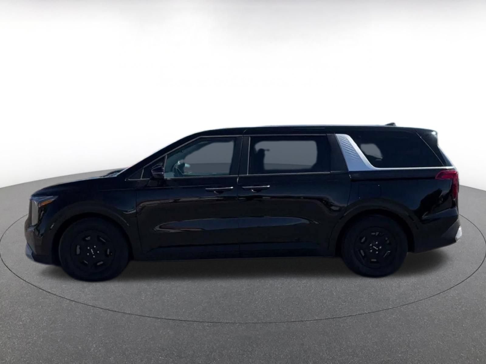 Used 2026 Kia Carnival FWD image 8