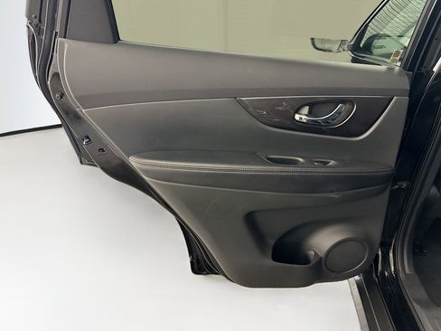 Used 2019 Nissan Rogue SV AWD/4WD image 26