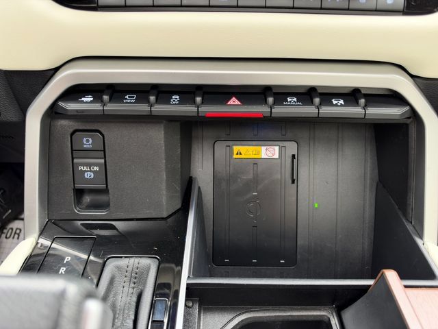 Used 2023 Toyota Sequoia Capstone AWD/4WD image 33