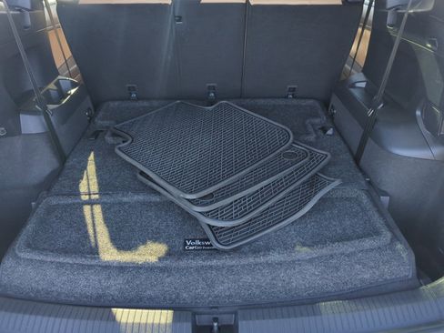 Certified 2023 Volkswagen Tiguan SE w/ Panoramic Sunroof Package image 32