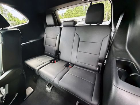 Used 2025 Buick Enclave Preferred FWD image 17
